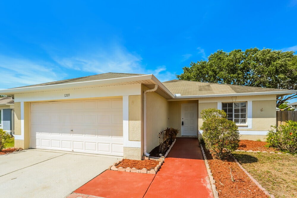 Primary Photo - 1209 Alpine Lake Dr