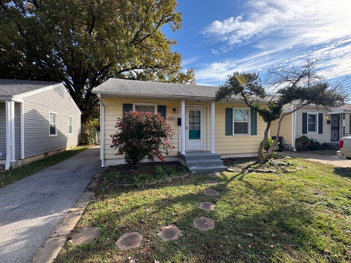 Foto principal - Cute 2 Bedroom Home Near UofL