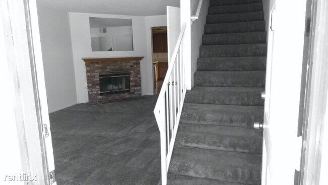Building Photo - 2 br, 1.5 bath Townhome - 9308 Ramona St.
