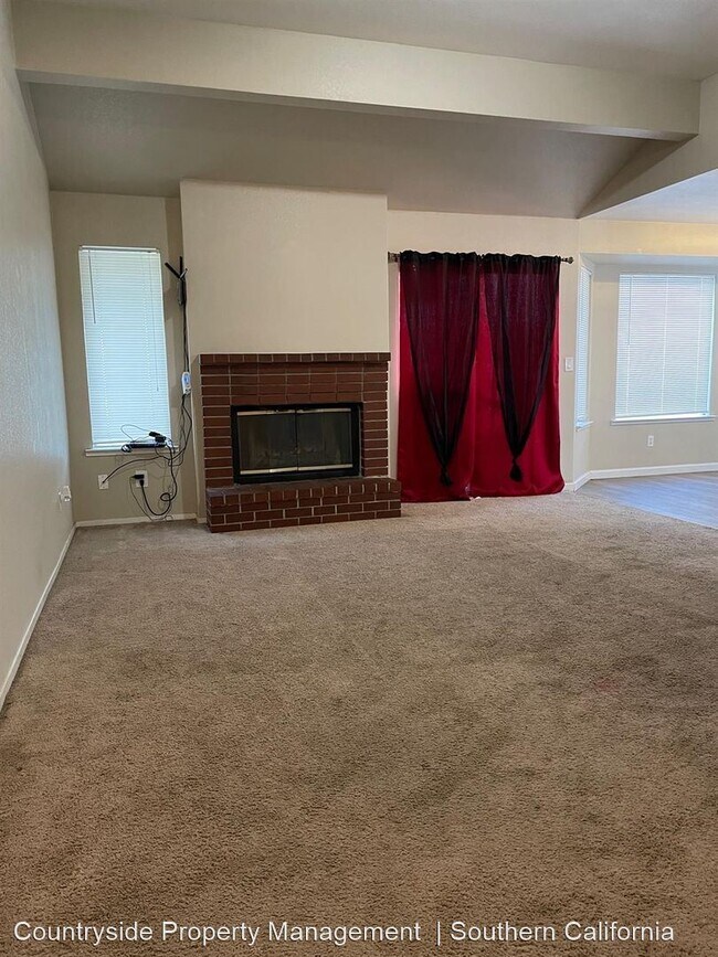 Building Photo - 3 br, 2 bath House - 1523 E. Atchison Ave