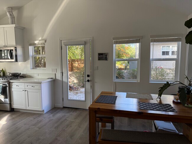 Foto del edificio - 3308 Hermanos St