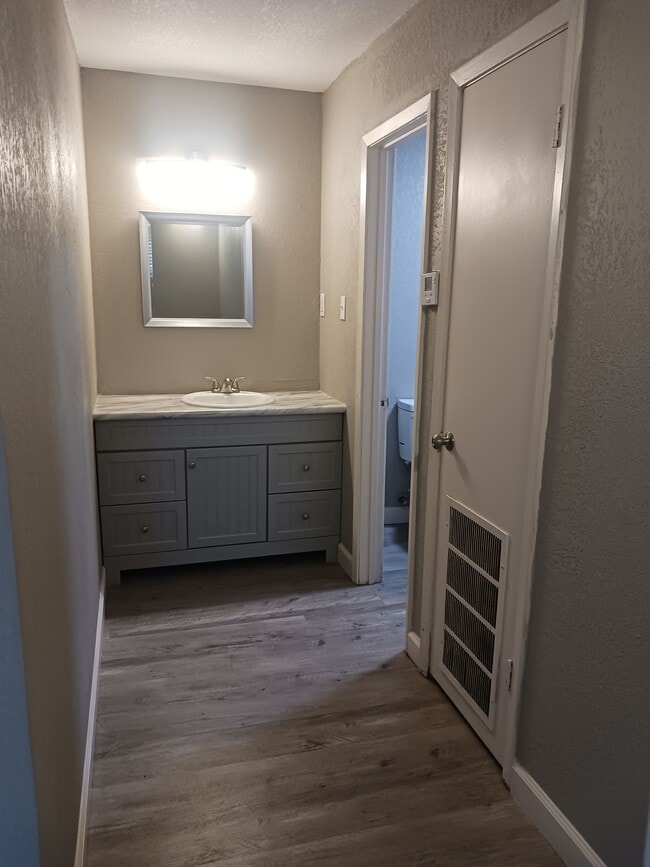 Foto del edificio - Pines Apartments