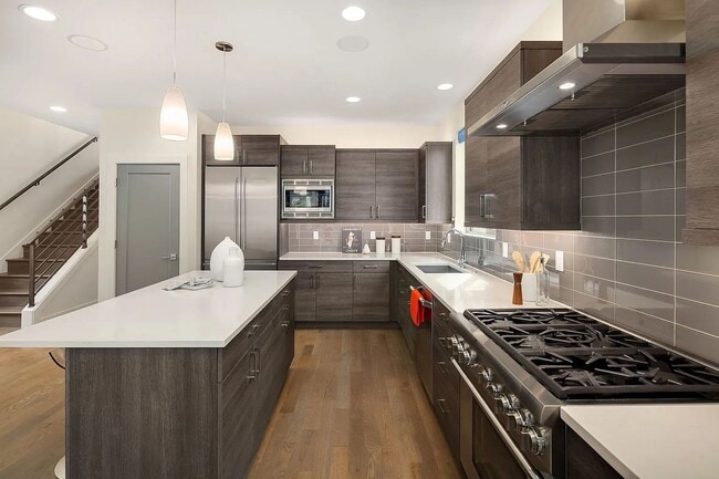 Building Photo - Maple Leaf - Northgate Home