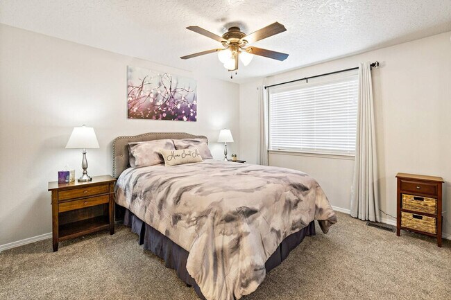 Foto del edificio - 623 Autumn Pl