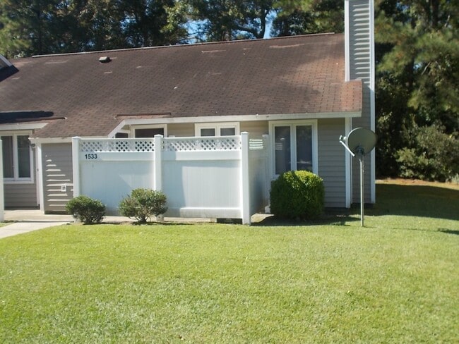 Building Photo - 1533 College Way