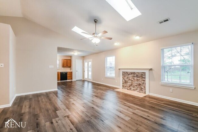 Building Photo - 643 E Pine Ridge Dr
