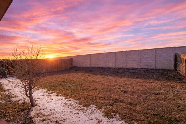 Foto del edificio - 3049 Blantyre Bnd