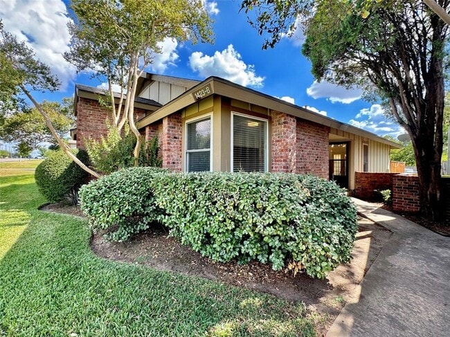 Foto del edificio - 1423 W Braker Ln