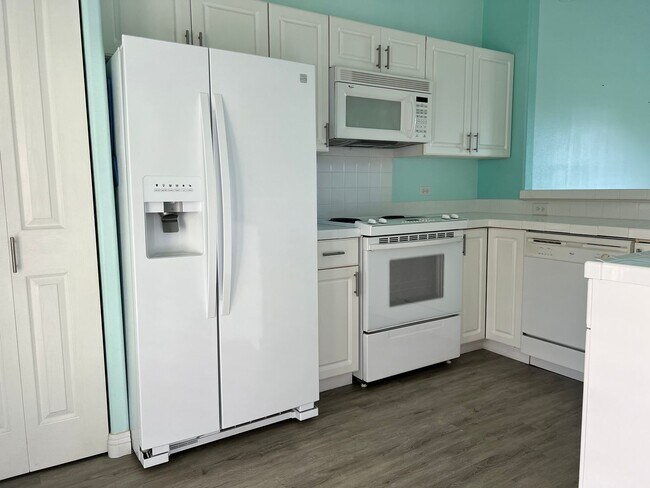 Foto del edificio - Furnished 2 Bedroom 2 bath Alii Lani Condo