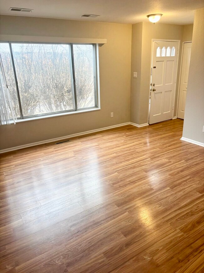 Foto del edificio - 9014 E Lehigh Ave