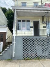 Building Photo - 334 E 5th St