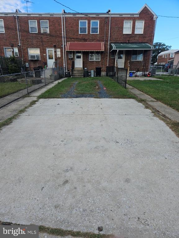 Foto del edificio - 803 Jeannette Ave