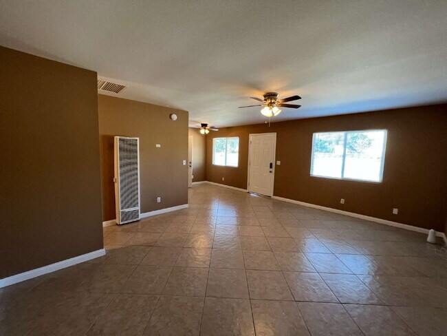 Foto del edificio - 2 Bedroom | 1 Bathroom | Single Family Home with Garage
