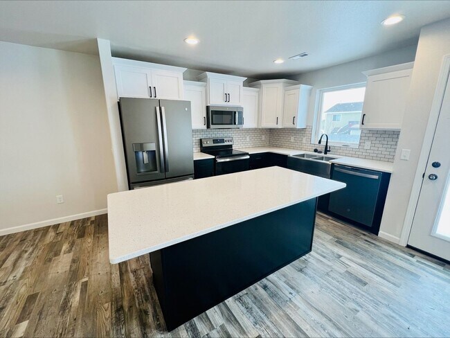 Foto del edificio - Move in ready!!