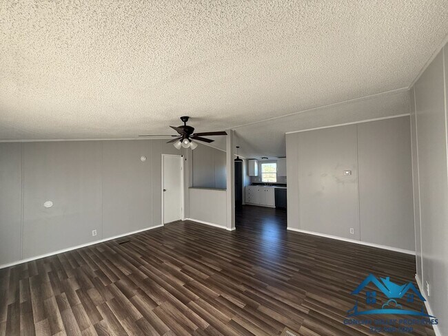 Foto del edificio - 10302 Glass Ct Rd