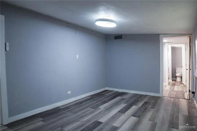 Foto del edificio - 210 E Hurst St