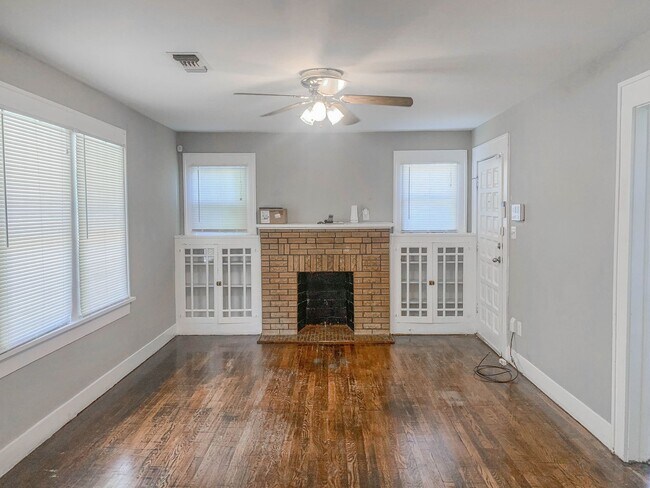 Foto del edificio - Pre-Leasing - 2 bed 1 bath