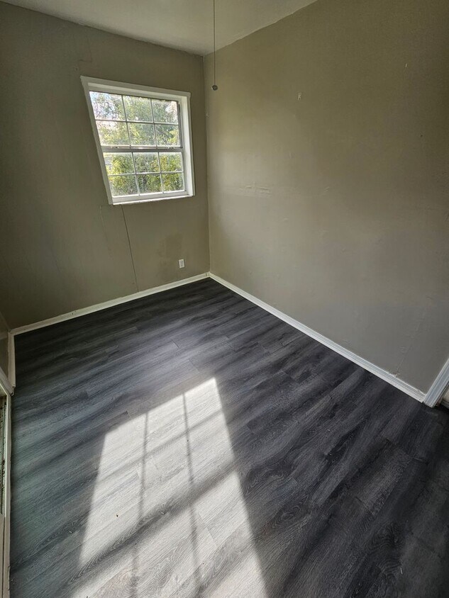 Primary Photo - Cute 4 bedroom House