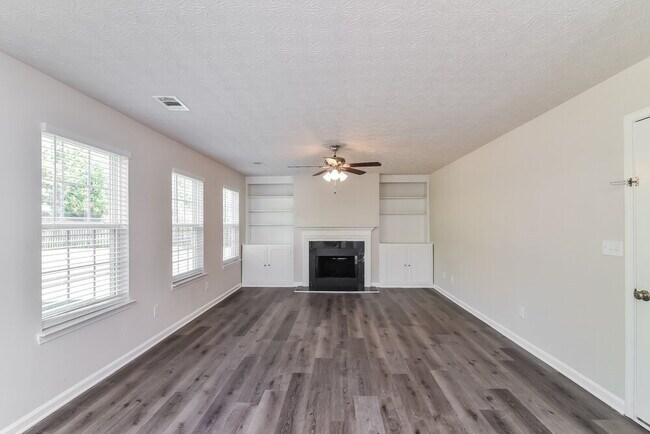 Foto del edificio - 626 Stonecrest Dr