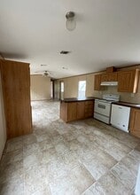 Building Photo - 330 Live Oak Rd
