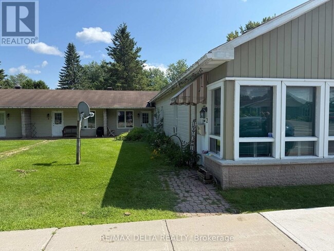 Building Photo - 2248 Laval Rd