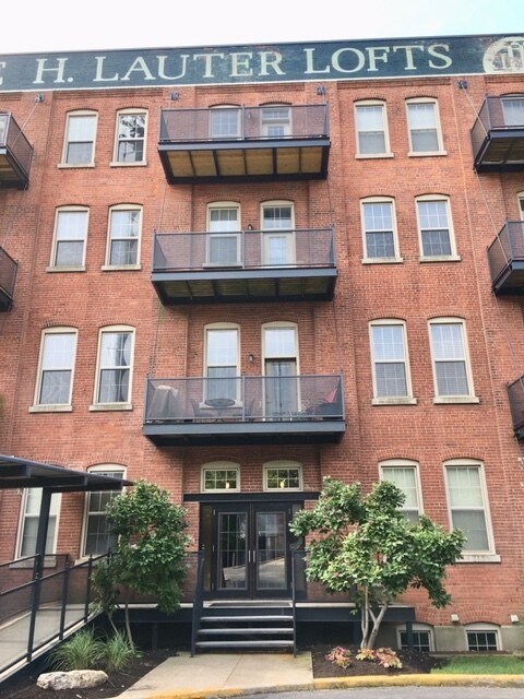 Building Photo - PENDING-Modern Loft in Popular Lauter Lofts!