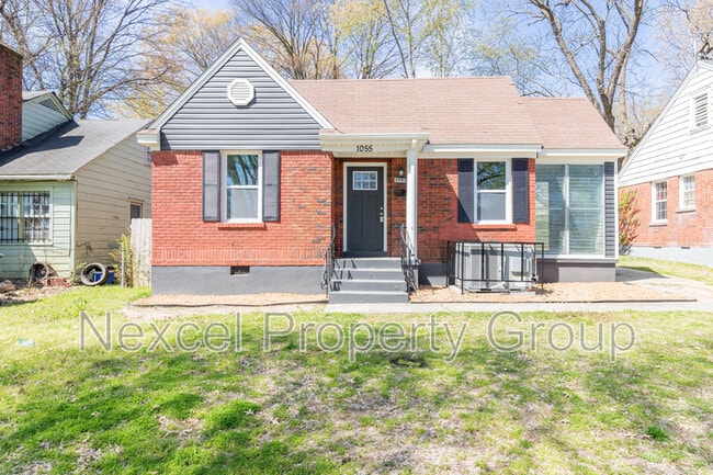 Photo - 1055 University St House