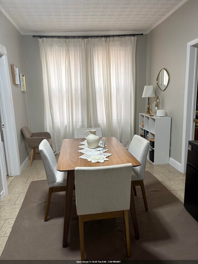 Foto principal - 121-123-123 W 25th St