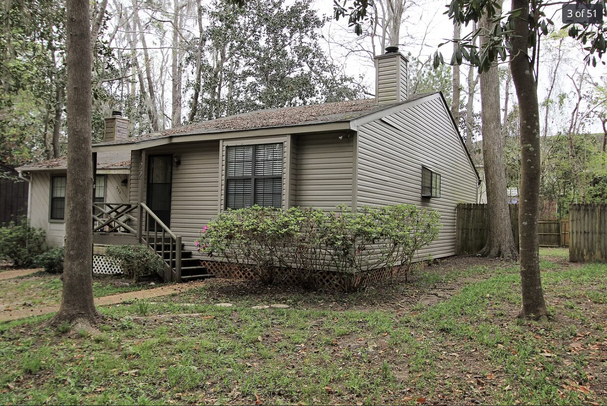 Primary Photo - 222 Parkbrook Cir