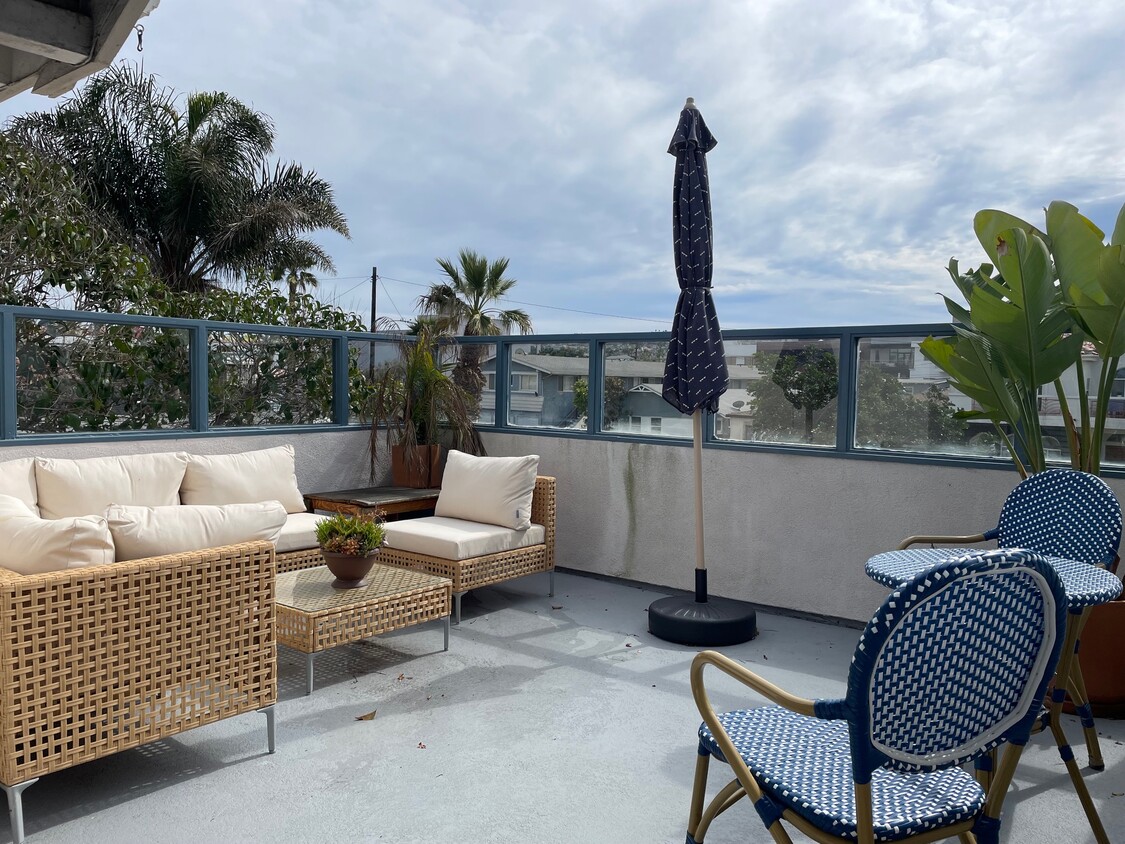 Private Deck - 213 Avenue H