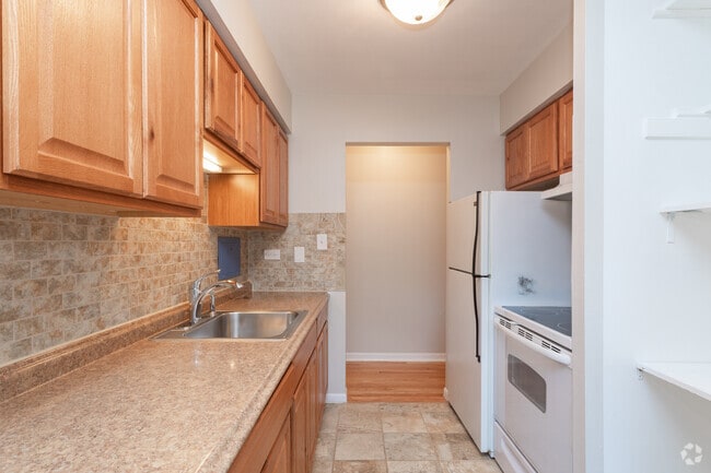 Building Photo - 468 West Melrose