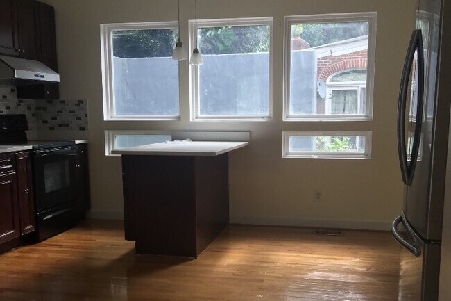 Foto del edificio - 3137 S Glebe Rd