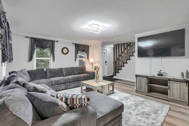 Building Photo - 763 Route 9W-SI ID1466556P