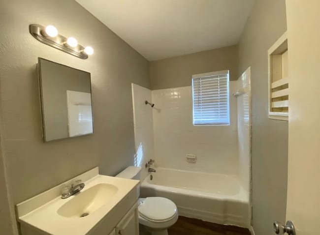 Foto del edificio - 2513 Normont Cir