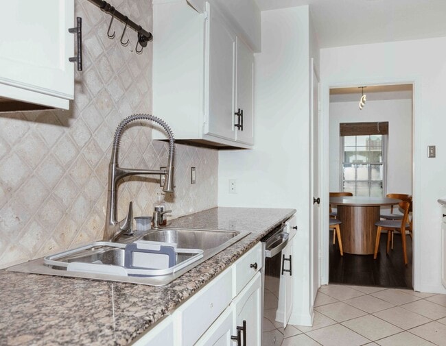 Foto del edificio - 353 N Post Oak Ln