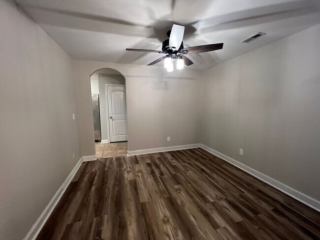 Foto del edificio - 3 Bedrooms in Owens Cross Rds!
