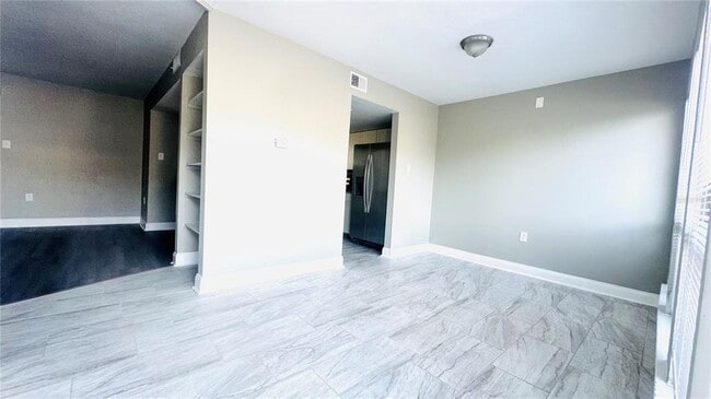 Building Photo - 4016 Woodfern Dr