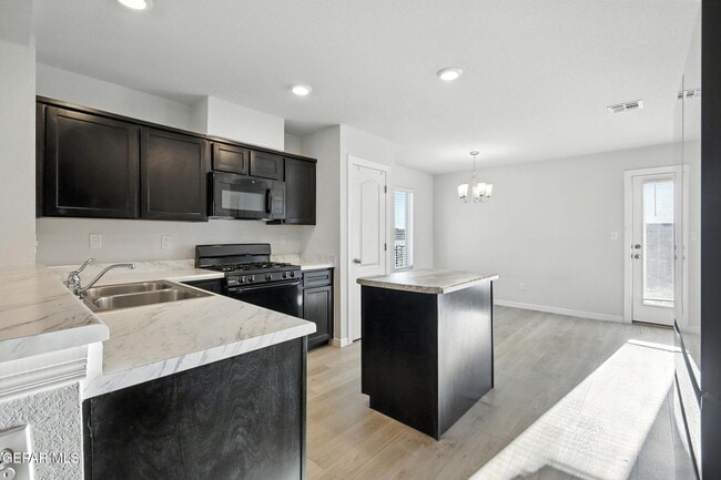 Building Photo - 1033 Candelilla St