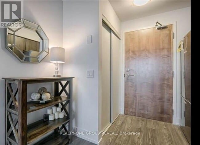 Photo du bâtiment - 1215 Bayly St