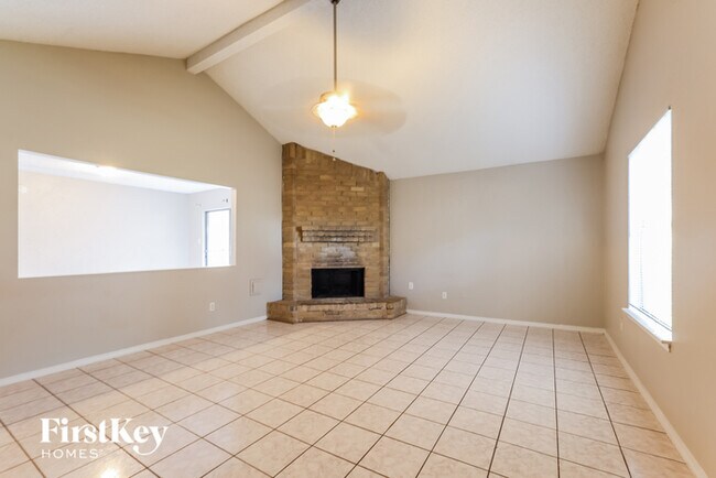 Building Photo - 13818 Bella Dr