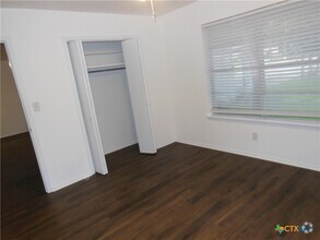 Building Photo - 1022 Clover Cir