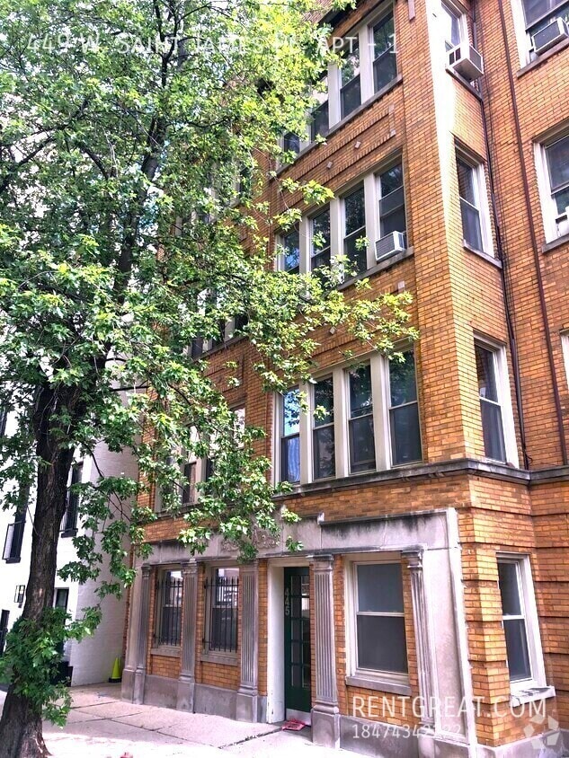 Building Photo - 449 W St James Pl