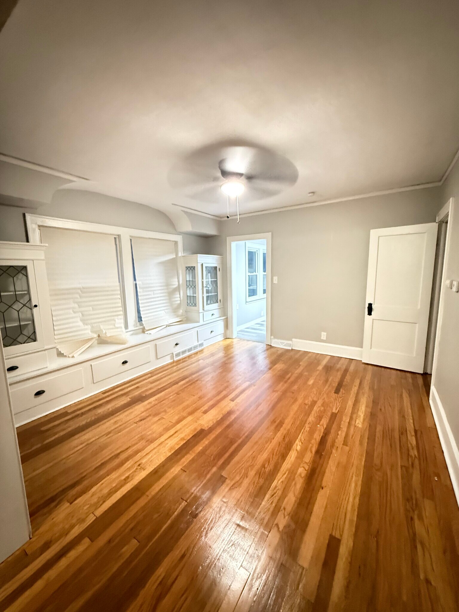 3616 E 106th St Cleveland, OH 44105 – photo 2