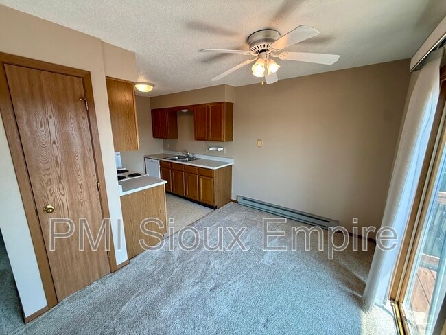 Foto del edificio - 1101 E 9th St