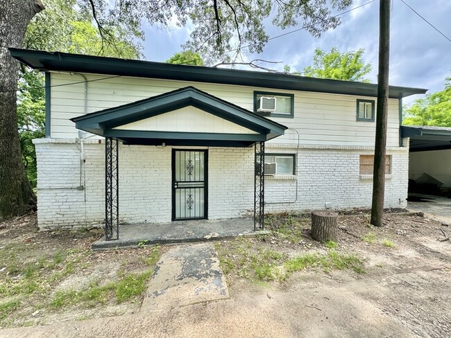 Foto del edificio - 1413 Ferguson Rd