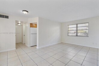 Building Photo - 1715 N 16th Ave