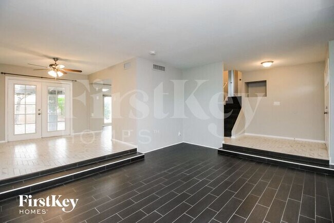 Building Photo - 4424 S La Rosa Dr