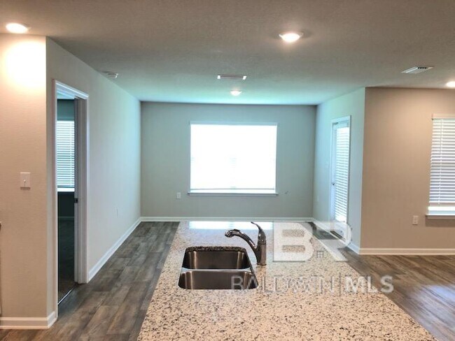 Foto del edificio - 8114 Irwin Loop