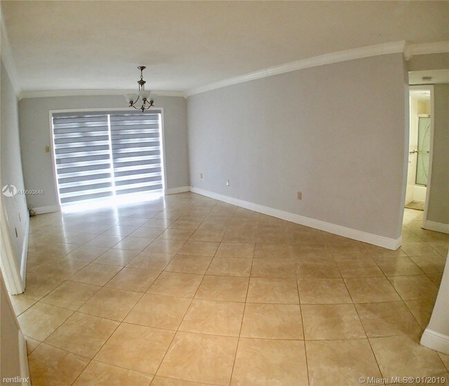 Building Photo - 3 br, 2 bath Condo - 10300 SW 24th St # E14IV