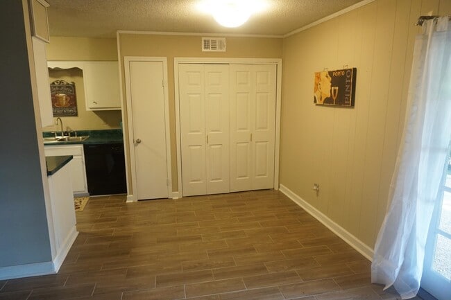 Building Photo - 1218 Simmonsridge Dr